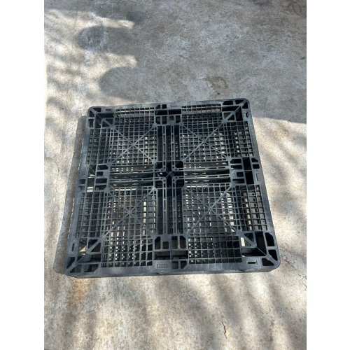 Pack de Pallets Plásticos Negros de Alta Resistencia