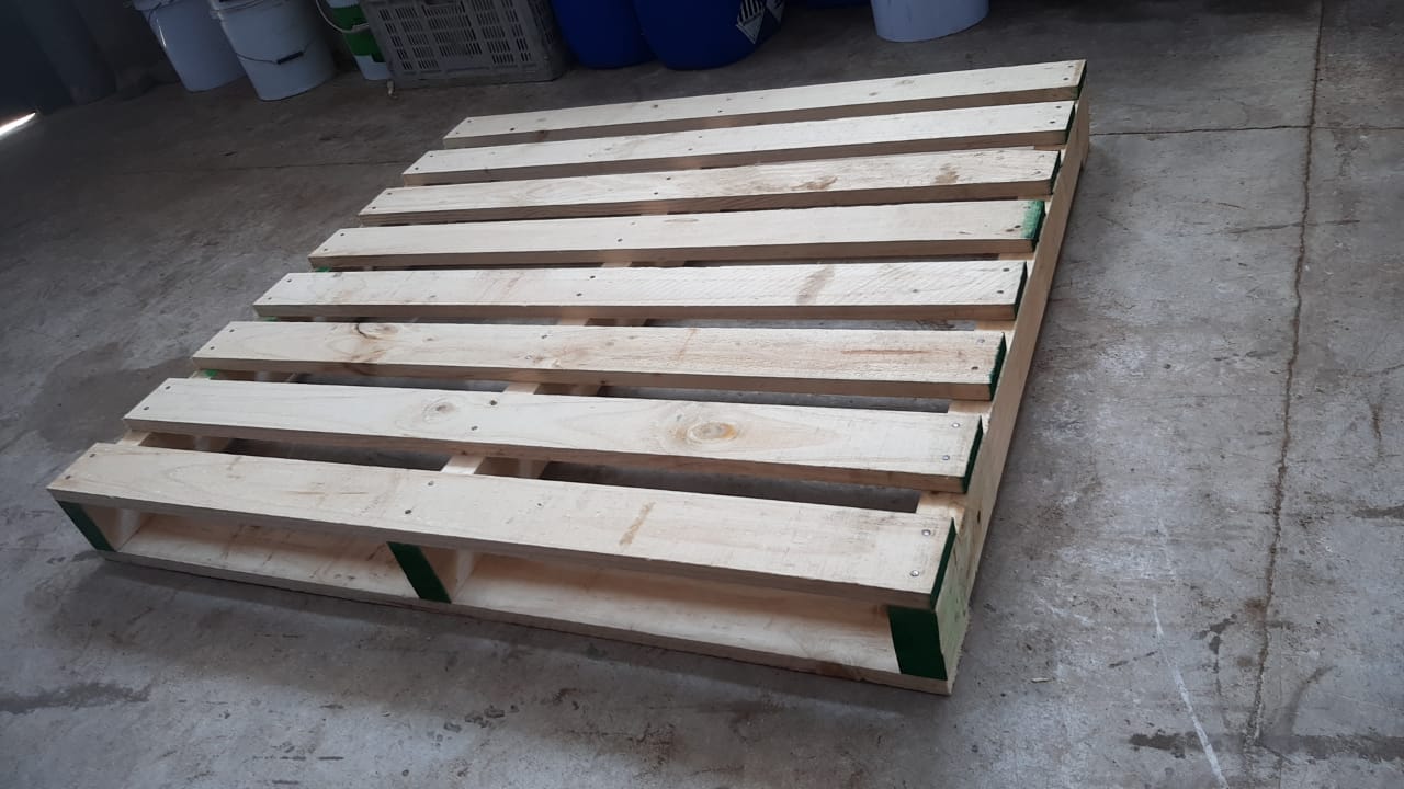 Pallet de Madera para Almacenamiento y Carga